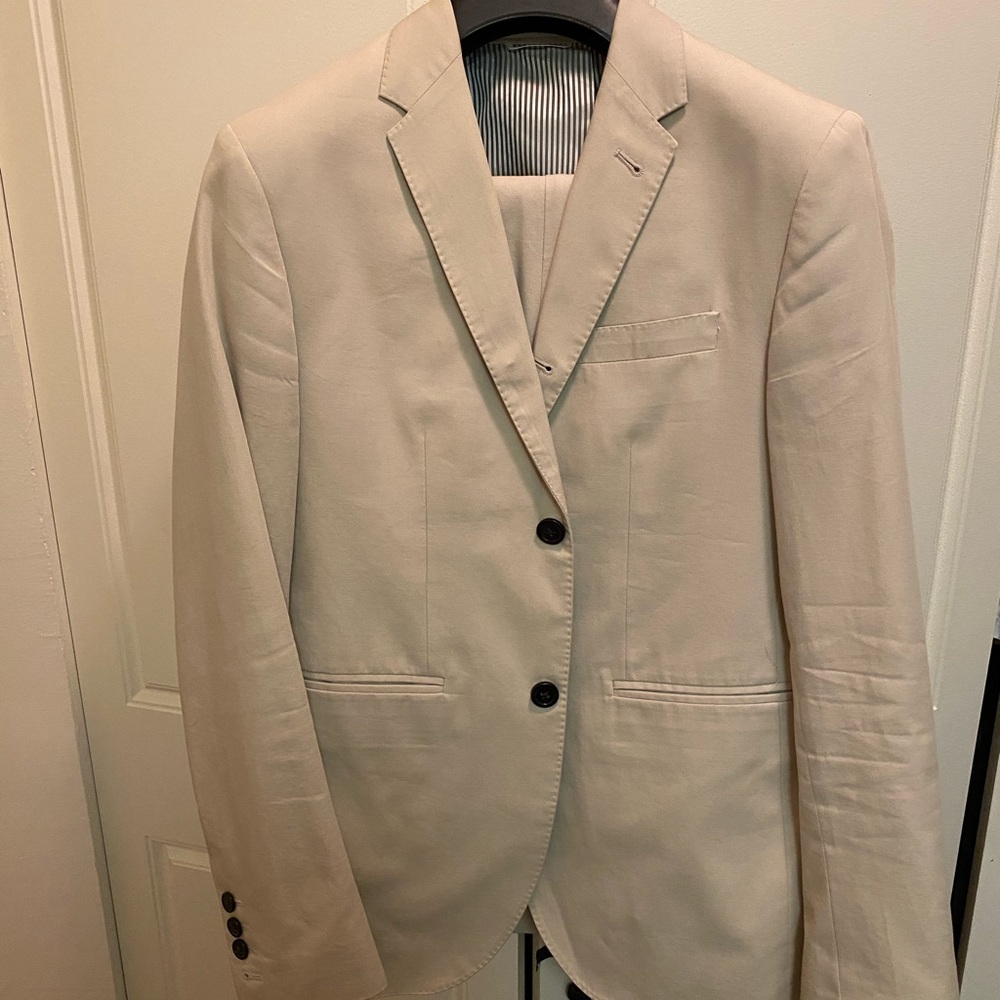 36R Club Monaco poplin suit in beige